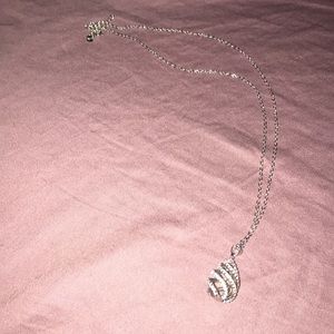 Woman’s necklace